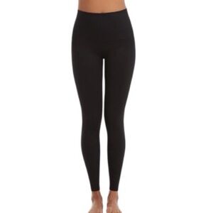 Spanx Look At Me Now Seamless Leggings size women’s small
